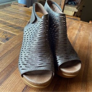 Dansko size 38 heeled sandal